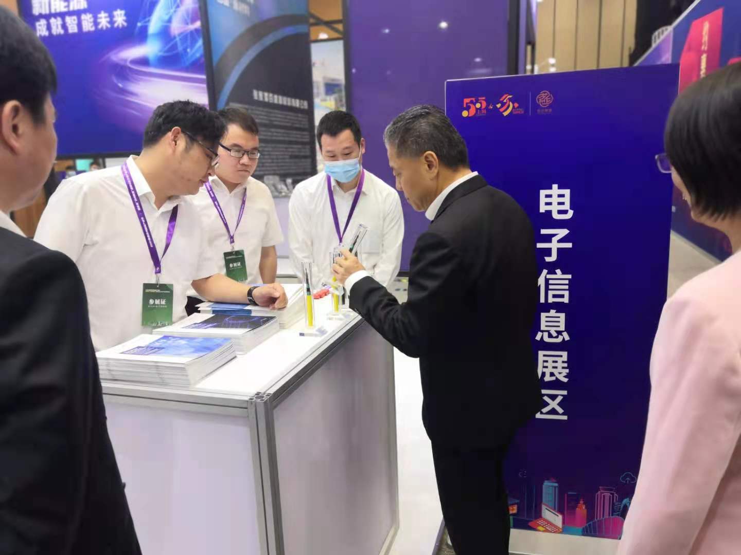 楊市長、方書記親臨亨通展位 | 2021首屆蘇州超級產地節(圖6) 楊市長、方書記親臨亨通展位 | 2021首屆蘇州超級產地節(圖6)